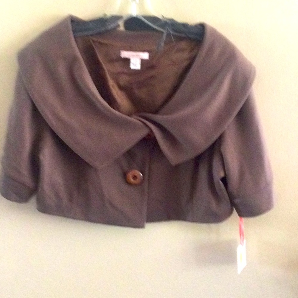 NWT size Large intuitions crop top/jacket